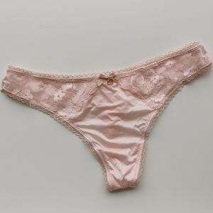 💕RARE-Victoria's secret thong panties